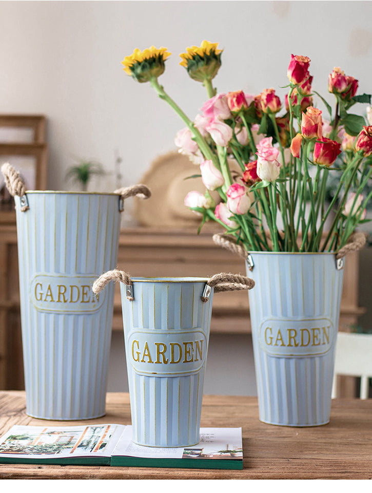 Retro Iron Vase Milky White Flower 